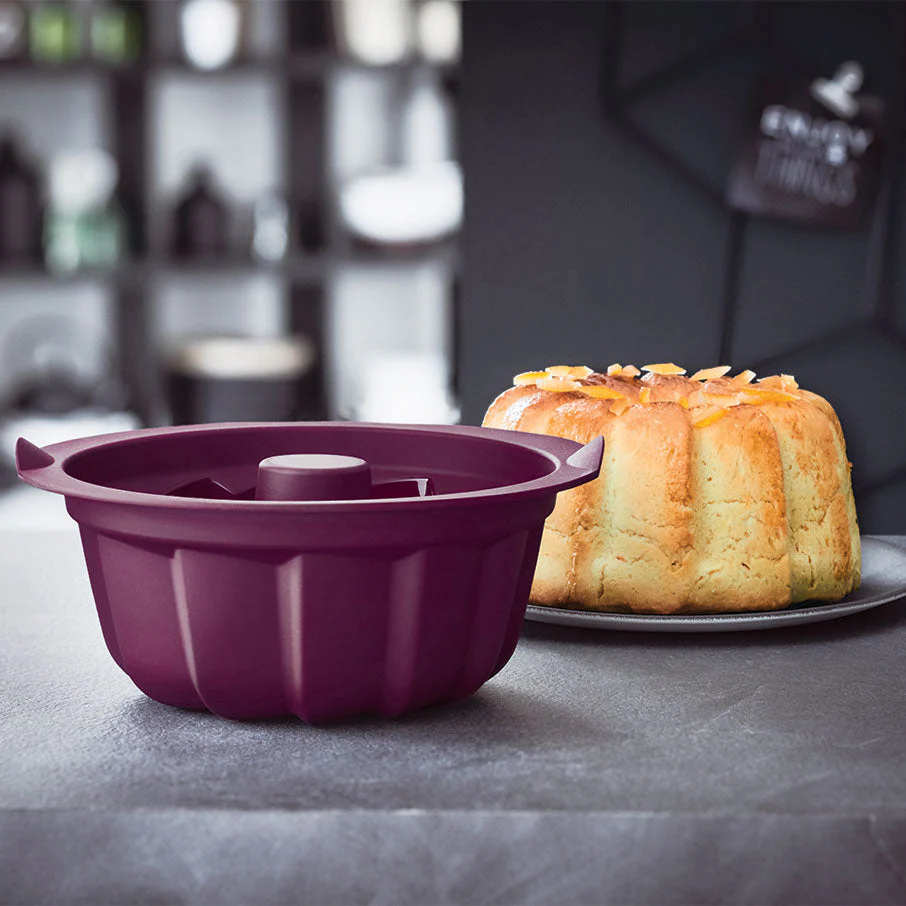 Silicone Bundt Form with Round Cake Taker - Image 3